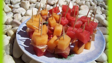 Brochettes pastèque melon jambon