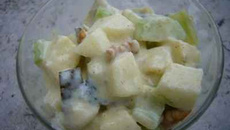 Harengs, pommes et noix en sauce curry