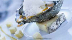 Huîtres tièdes sur coulis de potimarron à l'écume de Tomme de Savoie