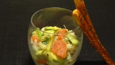 Verrine de crabe et avocat aux agrumes, vinaigrette au gingembre