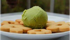 Crème glacée aux petits pois et à l'amande