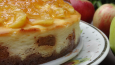 Cheesecake aux pommes et prune caramélisées
