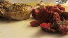 Cuisses de poulets à la moutarde et poivrons à la tomate