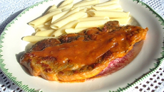 Côte de porc au vin blanc et à la tomate