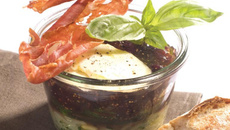 Verrine de Chavignol, figues fraîches et compotée d'oignons maison