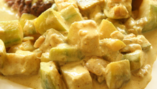 Wok de courgettes au curry