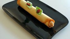 Cigarette russe à la mousse de thon et au sorbet poivron