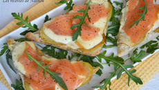 Bruschettas au saumon fumé, pommes de terre rissolées et fromage raclette