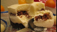 Petit entremets au clémentine curd, cookies & malteesers