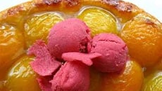 Tarte aux abricots, sorbet à la framboise