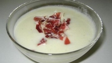 Soupe froide de melon au jambon