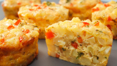 Petits flans d'asperges blanches et poivrons rouges