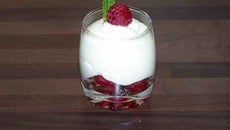Verrine de mousse au chocolat blanc et framboises