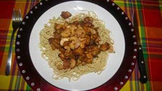 Poulet à l'ananas et aux noix de cajou