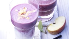 Smoothie aux myrtilles sauvages à la noix de coco