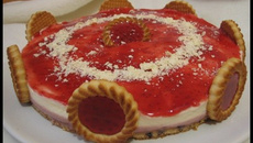 Délice de mousses framboise & lemon curd sur palet breton chocovanillé