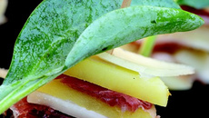Millefeuille de Princesse Amandine au jambon serrano et tomme de brebis