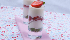 Cheesecake mousse à la fraise et au thé vert matcha