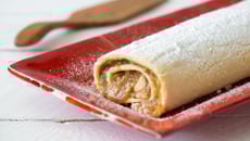 Biscuit roulé à la confiture de lait et au pralin