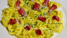 Tortelloni sauce au curcuma et magret d'oie fumé