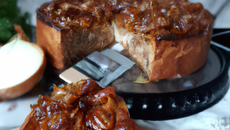 Cake chèvre, noix et oignons caramélisés