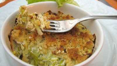 Crumble de poireaux au fromages, lard et noix