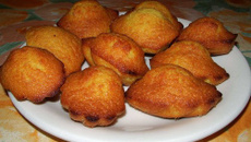 Madeleines dorées parfumées au rhum