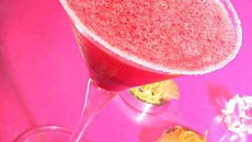 Cocktail aux sirops de cerise et pamplemousse