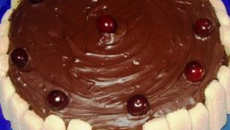 Génoise cerises-chocolat