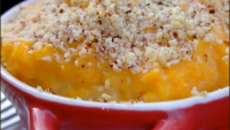 Gratin en mini-cocottes de pommes de terre et butternut aux zestes d'agrumes, chapelure de noisettes