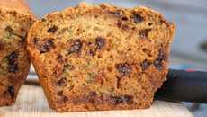 Pain gourmand à la courgette et aux brisures de chocolat