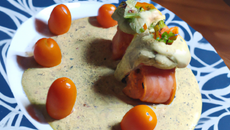 Dos de saumon atlantique en robe de choux et son sabayon de tomates confites moutardé