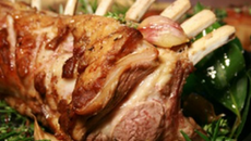 Carré d'agneau de lait des Pyrénées rôti en cocotte