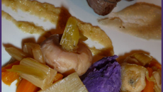 Médaillon de Jumeau de Bœuf et sa Glace de Topinambours, Légumes de Saison, Pomme en Condiment