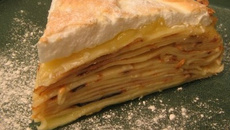 Gâteau de crêpes au citron meringué
