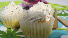 Mini cupcakes au surimi et à la moutarde à l'ancienne