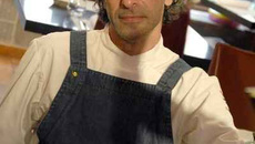 Canette 1/2 sel, radis étuvés, coqs rouge et romarin frits