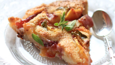 Clafoutis aux pêches et à la verveine