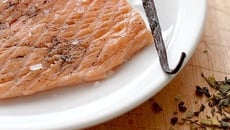 Saumon à la vanille, fumé à chaud