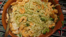 Tagliatelles aux brocolis, aux crevettes et au sésame