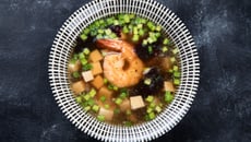 Soupe miso au tofu et champignons