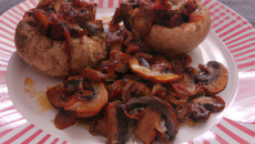 Recette originale de gros champignons de Paris farcis au chorizo