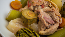 Foies de lapin aux artichauts et petits légumes