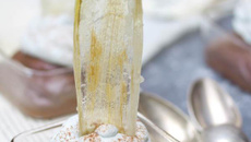 Mousse au chocolat, chantilly au Roquefort et cristalline d'endive