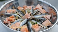 Salade improbable japonaise et méditerranéenne ou les anchois côtoient l'aubergine