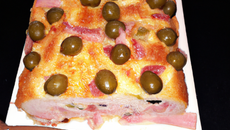 Cake au jambon et aux olives facile et rapide