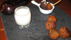 Boulettes d'agneau façon moussaka avec leur chantilly de Féta