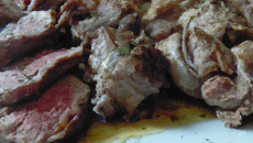 Tranches de gigot à la grecque