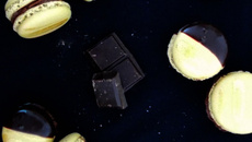 Macarons à la mousse au chocolat et piment d'Espelette