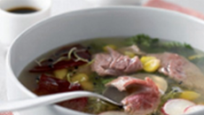 Bouillon aux lamelles de viande chevaline, légumes racines